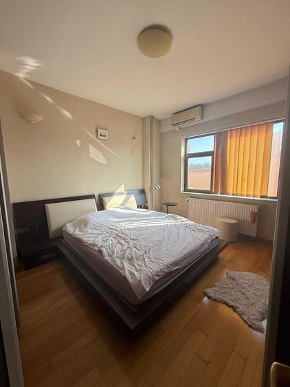 Apartament cu 4 camere semidecomandat în Democrației