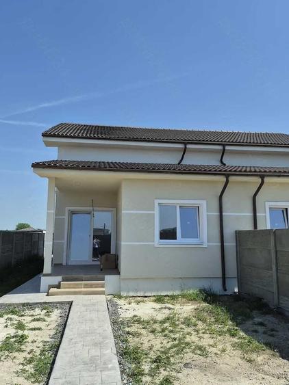 Casă cu 4 camere în Moșnița Veche