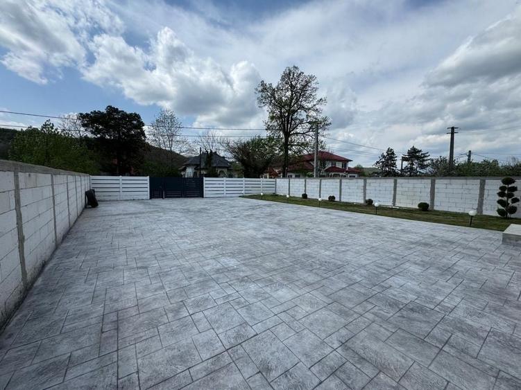 Vand casa la pret foarte bun. Zona linistita, ideala pentru familie - 3