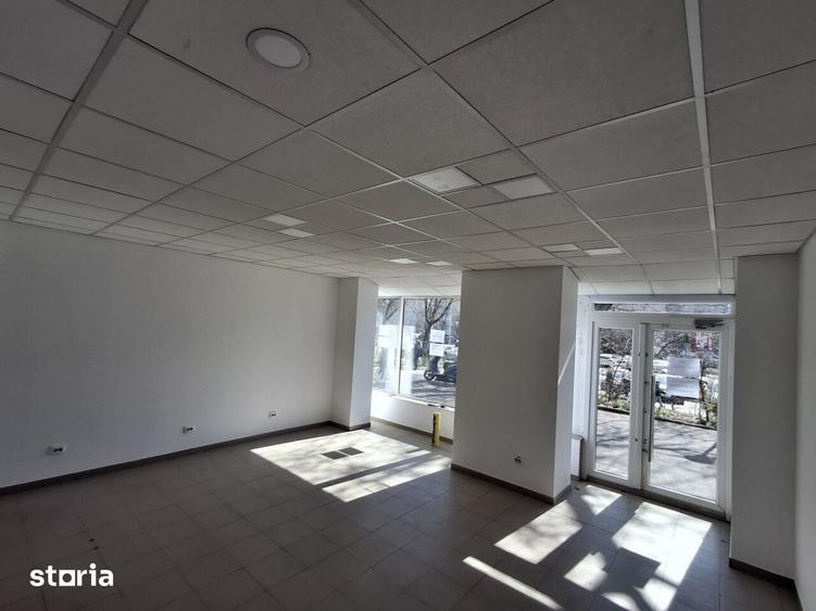 Spațiu comercial, de 72 mp, în Titan