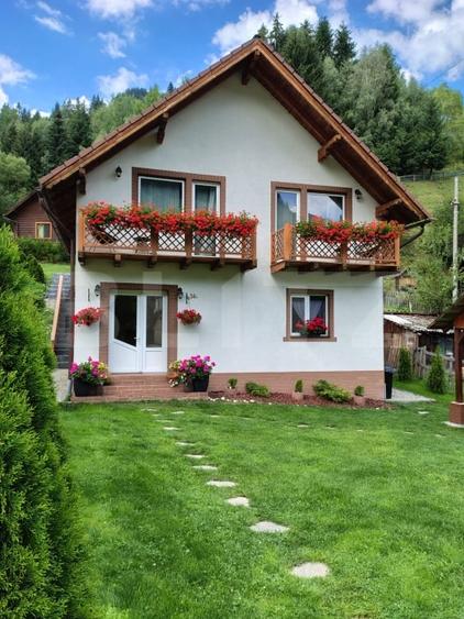 Casă individuală cu 4 camere cu Teren 969 Mp în Moieciu de Sus