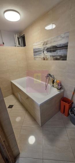 Casă individuală cu 4 camere cu Canalizare în Central