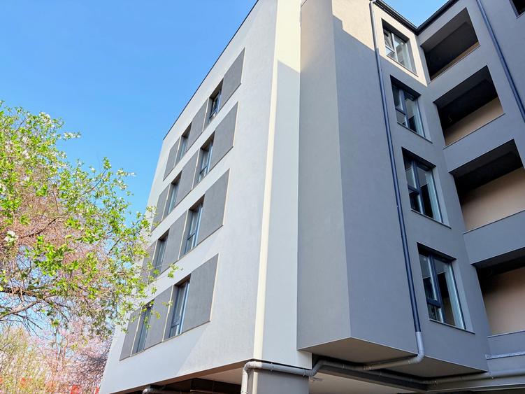 Apartament cu 3 camere decomandat în Băneasa