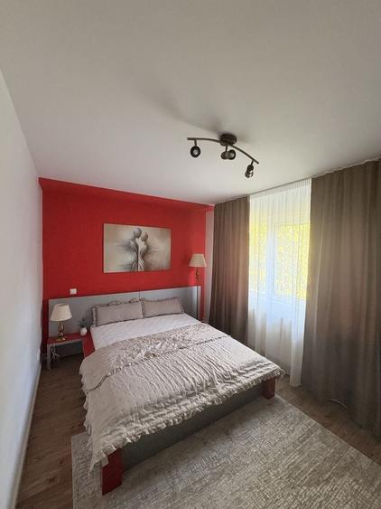 Apartament cu 3 camere semidecomandat în Central