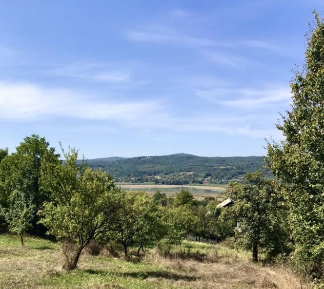 Teren deal, vedere lac Zigoneni, la padure si izlaz, utilitati, acces A1 - 1