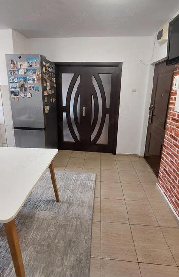 Apartament 3 camere decomandat zona Orizont - 2