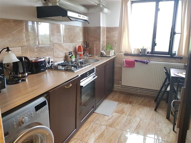 Partial Mobilat - Utilat 3 camere, zona Bariera,etaj 6 - 3