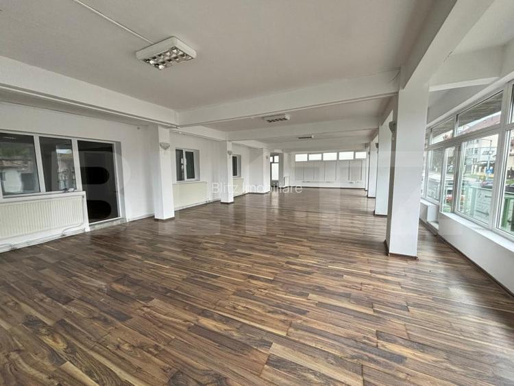Spatiu comercial de vanzare, 5 incaperi, 220 mp, zona centrala