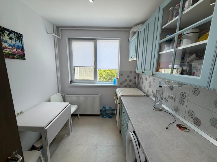 Apartament cu 3 camere semidecomandat în Titan