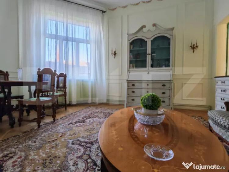 Cladire istorica, apartament 2 dormitoare, decomandat, zona - 12