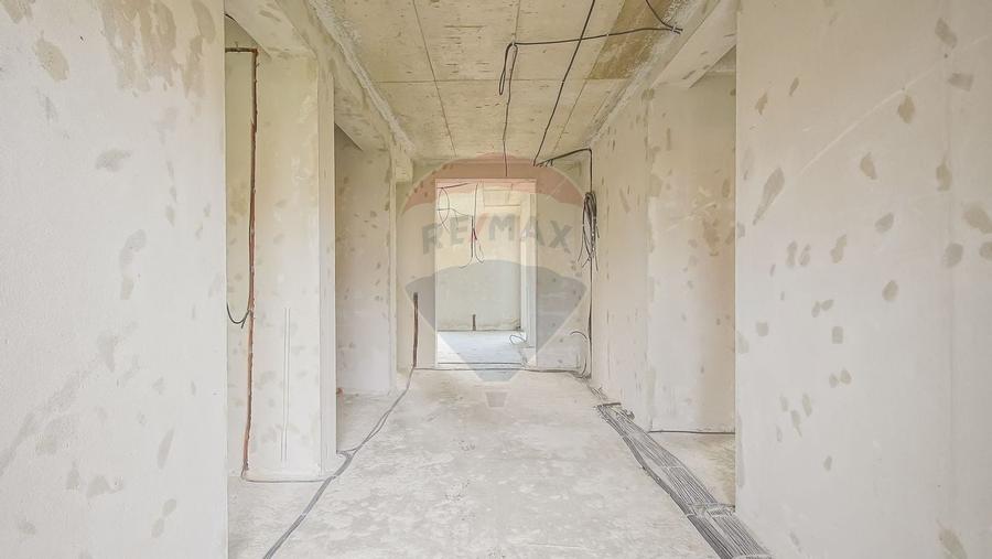 Casa spatioasa la gri, 4 camere, 3 bai, teren 500 mp - zona Bartolomeu - 10