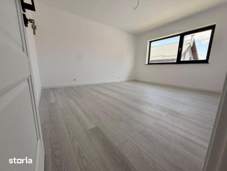 Casă cu 5 camere cu Teren 301 Mp în Cârcea