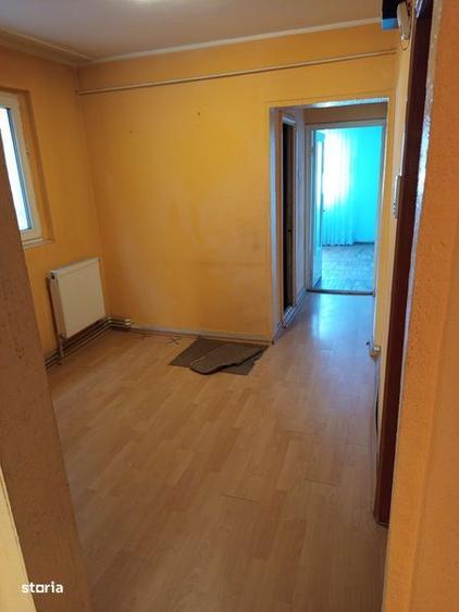Proprietar - GALATI apartament 3 camere decom - 2