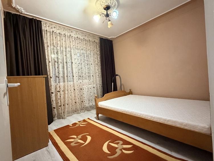 Apartament cu 3 camere decomandat în Central — fotografia 1