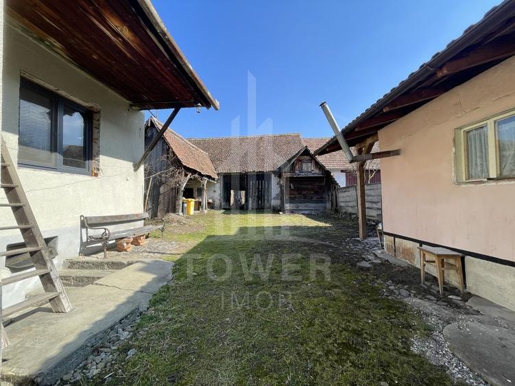 Casă individuală | 2 corpuri | Șură și anexe | teren 1460 mp – Porumbacu De Jos - 1