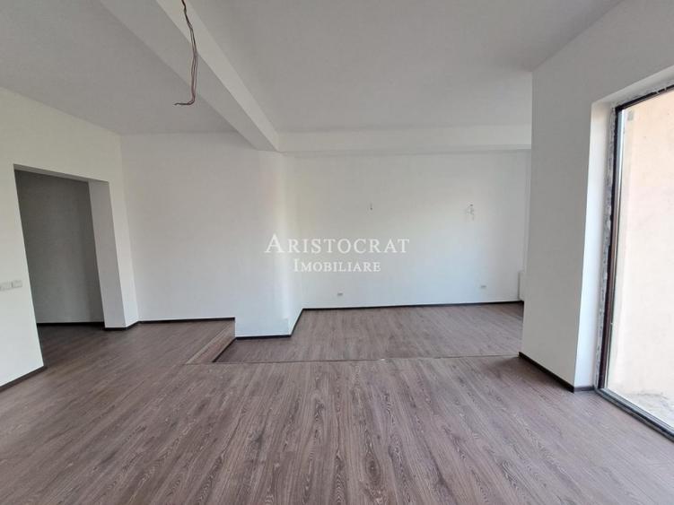 Vila Tip Duplex  generoasa cu vedere lac - 4