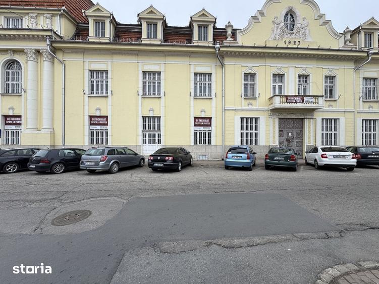 Spațiu comercial, de 300 mp, în Central