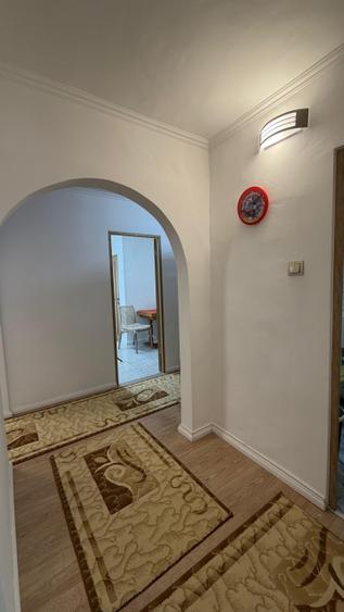 Apartament cu 3 camere, 2 bai si 2 balcoane, decomandat et , cartier MV1 - 9