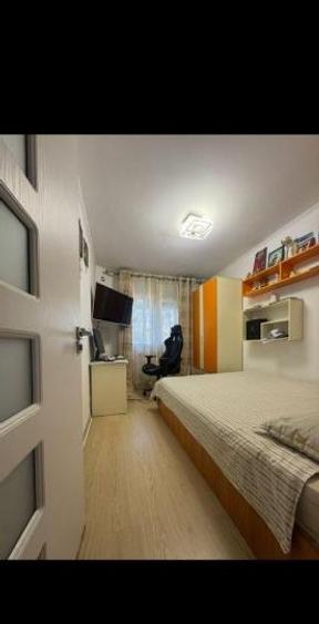 Apartament 4 camere decomandate, zona CET+ 2 bai - 1