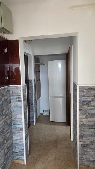 Inchiriez apartament cu 3 camere in zona centrala - 4