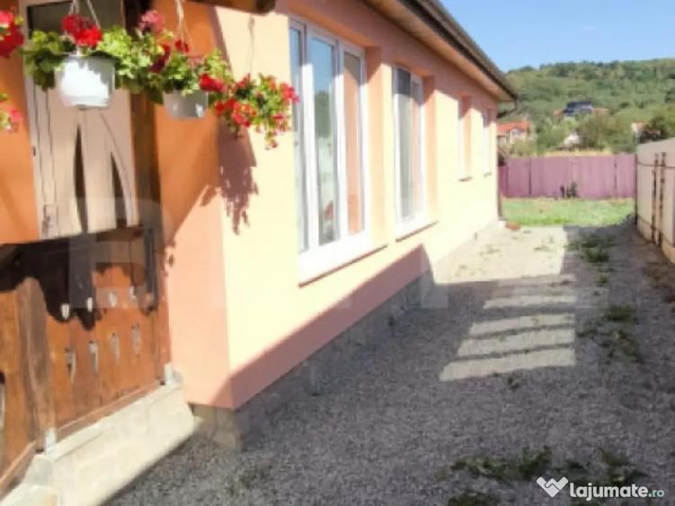 Casa cu 3 camere ?i teren in suprafa?a de 2000 mp - 8