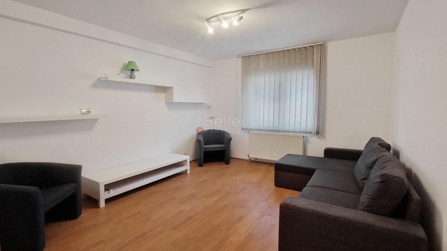 De vanzare apartament cu 3 camere central. - 1