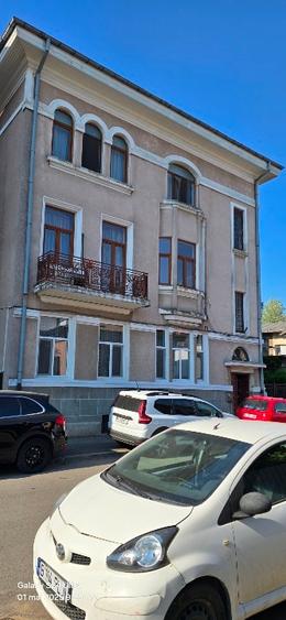 Vnd apartament în vilă zonă centrală - 1