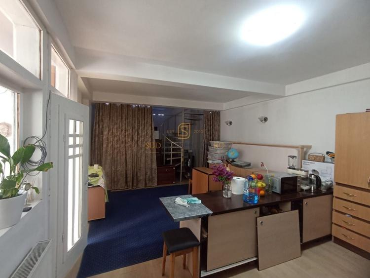 Casa spatioasa cu 7 camere, zona Bd. Brancoveanu, acces facil metrou - 10
