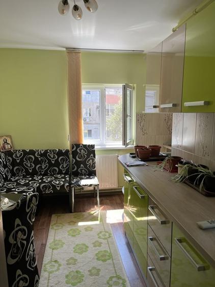 Apartament cu 3 camere decomandat în Zamfirescu