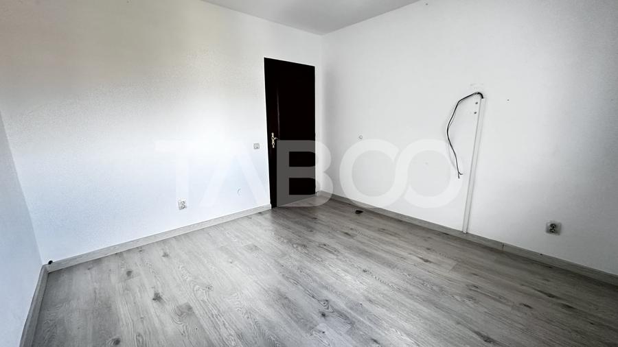 Apartament de vanzare decomandat 3 camere 50 mpu cu balcon Cisnadie - 4