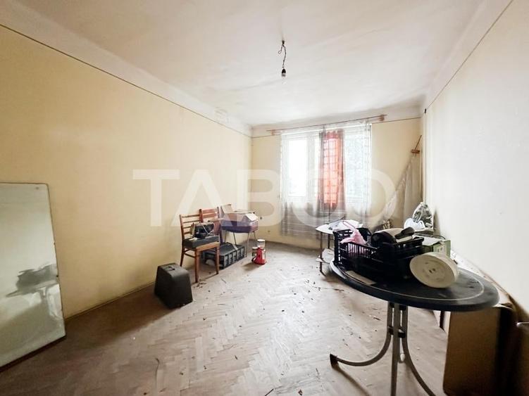 De vanzare casa tip duplex in cartierul Gruia garaj si teren generos - 1