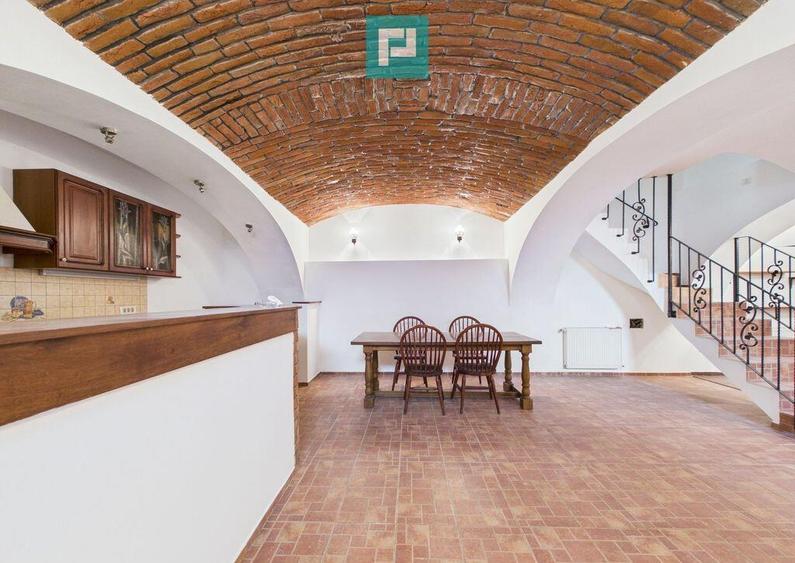 Apartament pe 3 niveluri - ultracentral, Arad - 1