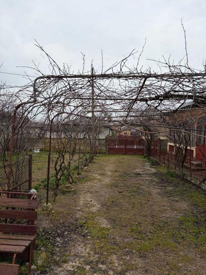 Casa batraneasca de vanzare Nanov cu teren generos pozitie centrala - 2