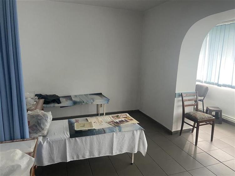 Spatiu comercial , zona Sala Polivalenta ,72 mp , parter ,stradal , actual cabin - 2