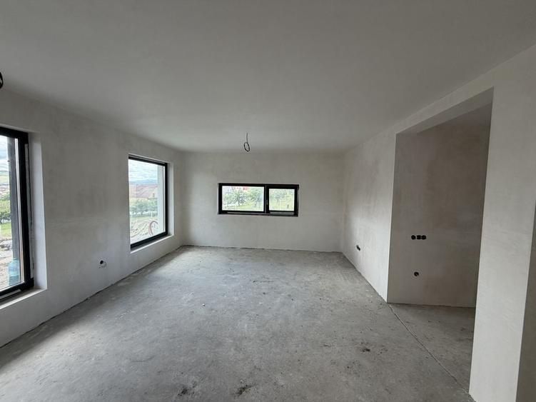 Casă cu 4 camere în Petru Rareș