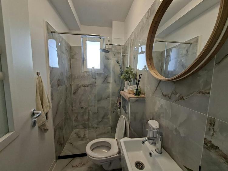 Duplex cu 4 camere cu Canalizare în Exterior Sud