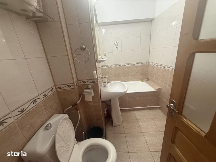 Apartament cu 2 camere decomandat în Rovine