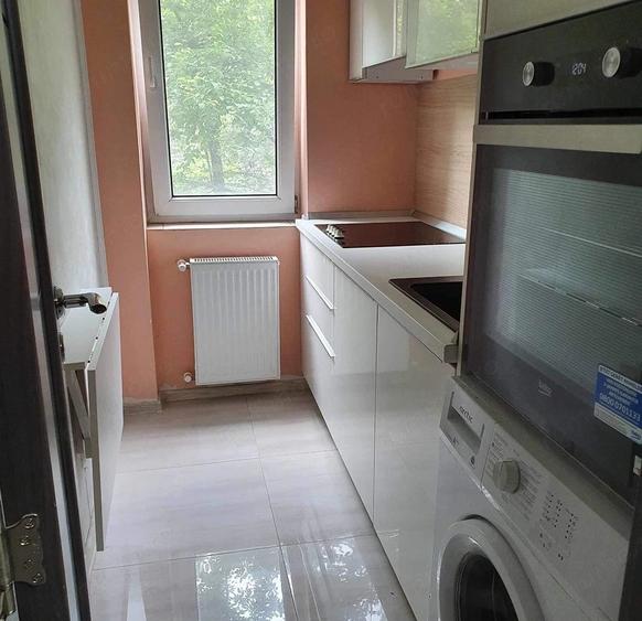 Garsonieră decomandată în Gorjului
