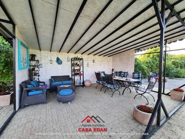 Casă cu 6 camere în Bănești