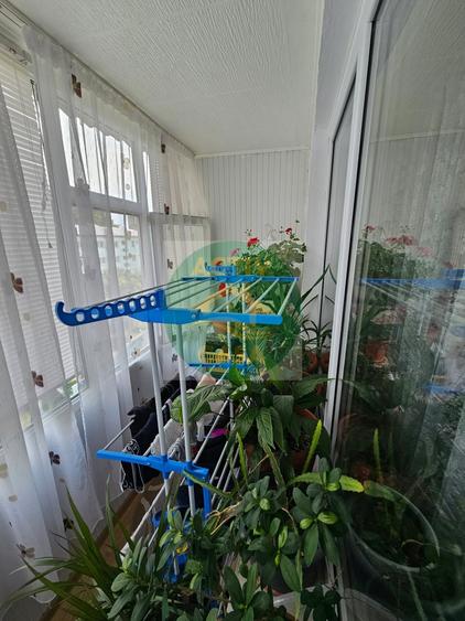 Apartament cu 3 camere decomandat în Est