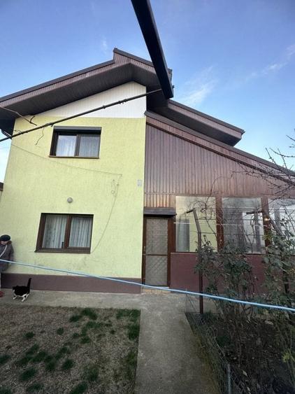 Casă individuală cu 4 camere cu Canalizare în Brănești
