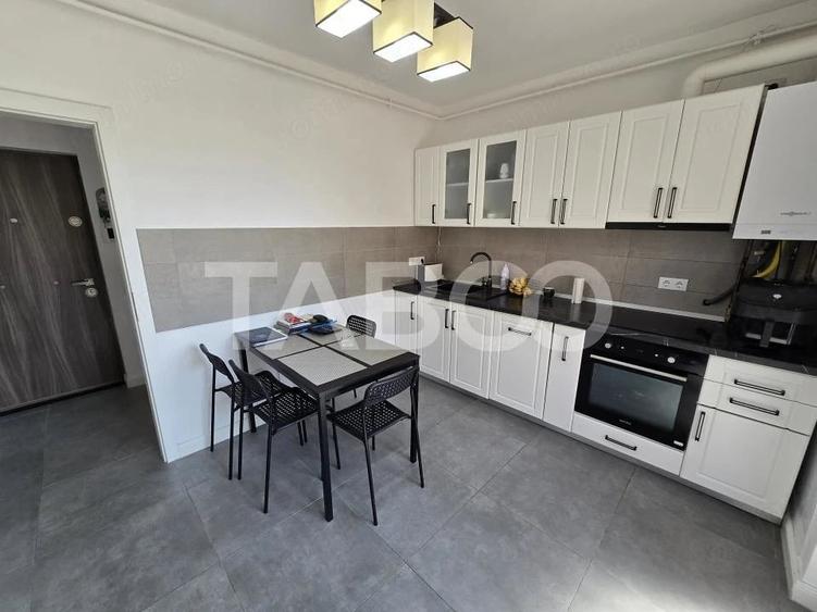Apartament cu 4 camere decomandat în Central