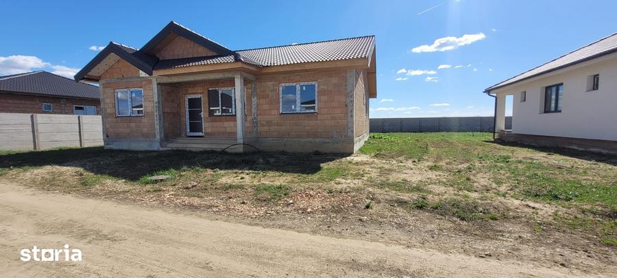 Casă cu 4 camere cu Teren 550 Mp în Lazuri
