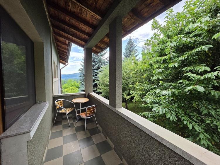 Casă individuală cu 9 camere cu Piscina în Cornu de Jos (Cornu)