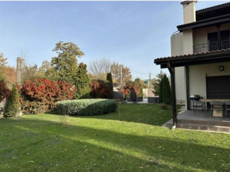 Casă cu 6 camere cu Teren 2000 Mp în Snagov
