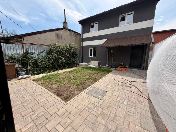 Duplex cu 3 camere cu Canalizare în Apărătorii Patriei