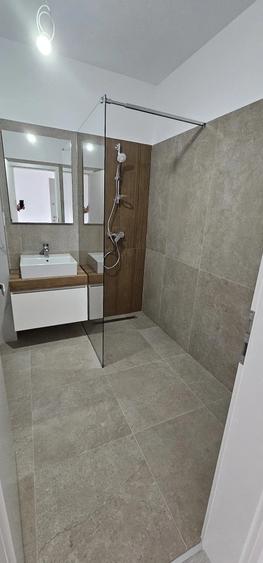 Apartament cu 2 camere decomandat în Tractorul