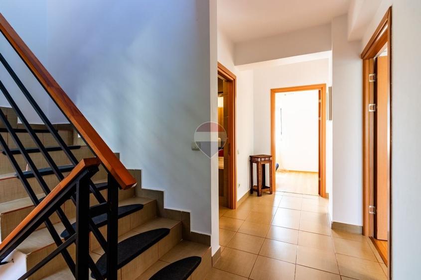 Casă individuală cu 6 camere cu Teren 238 Mp în Corbeanca