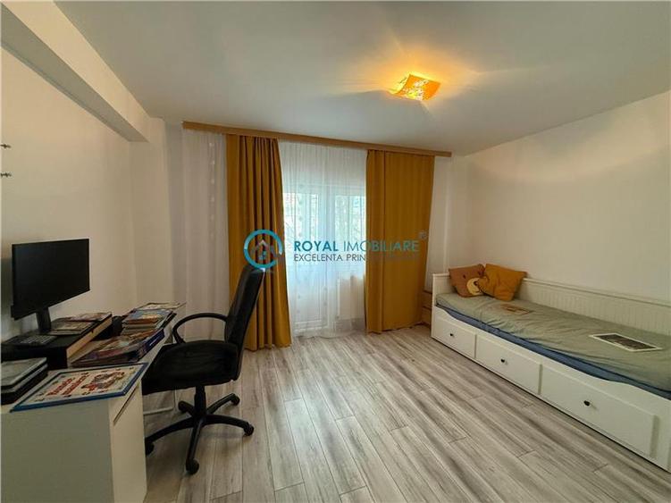 Royal Imobiliare - Apartament 3 camere zona 9 Mai - 6
