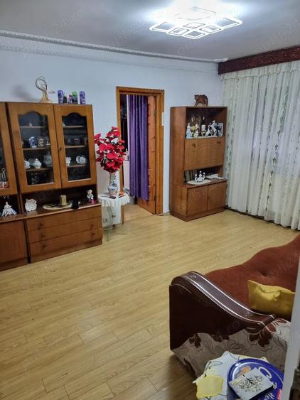 Vanzare apartament 3 camere - 1